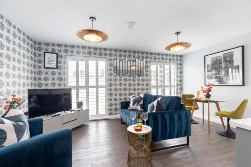 Gloucester Apartment | Elliot Oliver - Charming One Bedroom Apartment With Parking in The Docks