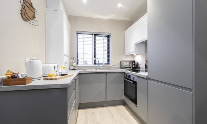 Cheltenham Apartment | Elliot Oliver - Chic 2 Bedroom Town Centre Apartment