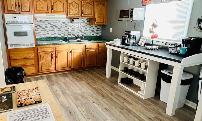 Stafford House | Ellis House Trail Lodging Sleeps 16