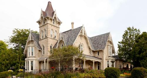 Ingersoll Hotel | Elm Hurst Inn & Spa