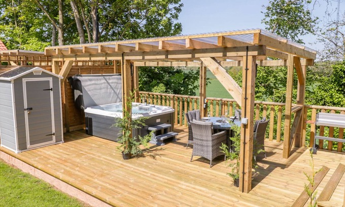 Old Cleeve Cottage | ELM LODGE, family friendly, with hot tub in Washford