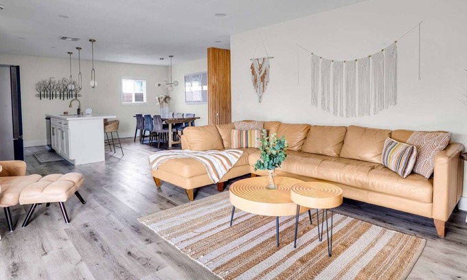 Southwest Anaheim House | Elsa's Enchanting Escape 8 minutes to Disney & Convention Center