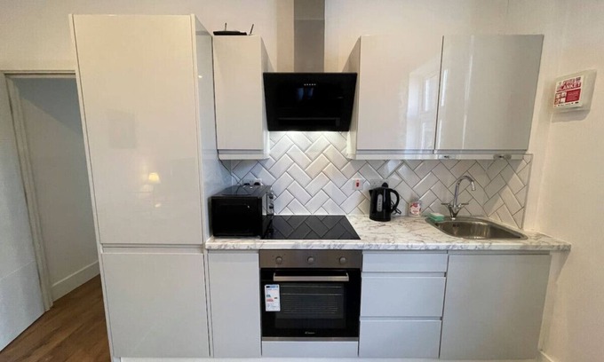 Ely Apartment | Ely city centre, great location, view of Cathedral