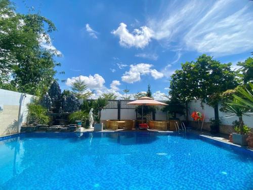Huong Thuy Villa | Êm Villa 8 Bedrooms with Swimming Pool