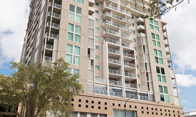 Adelaide Central Business District Apartment | Embassy 2br free parking