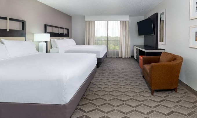 Park Central Hotel | Embassy Comfort in Dallas | Free Breakfast + Pool + Parking