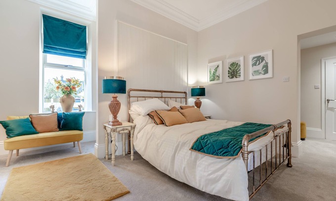 Alnmouth Apartment | Embleton Opulent Spacious Suite