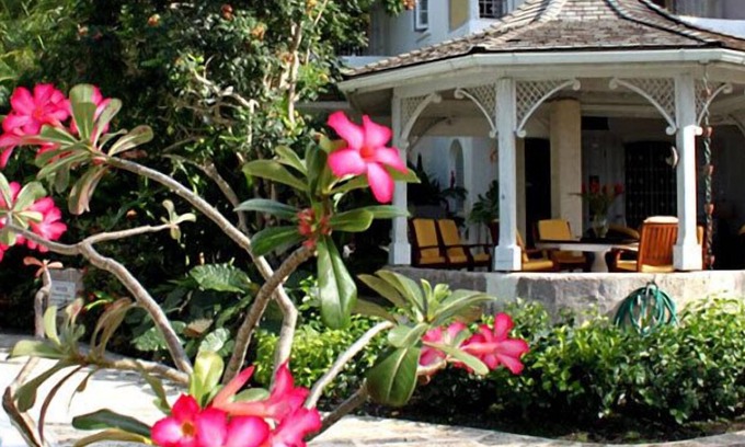 Gibbs Bay Villa | Emerald Beach 1 - Villa Solandra | Beach Front - Located in Exquisite Gibbs Bay with Private Chef Services