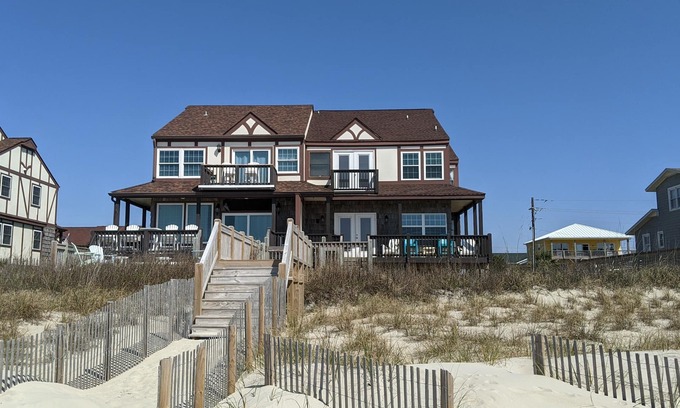 Emerald Isle House | Emerald Isle OCEANFRONT 4 BR 1/2 Duplex - watch dolphins from the deck!