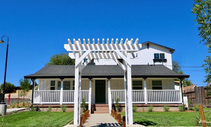 Atascadero House | Emerald's Modern Farmhouse: BBQ & Wine Country