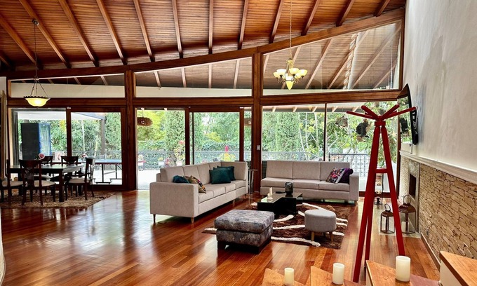 Envigado Villa | Emerald villa+VIP concierge