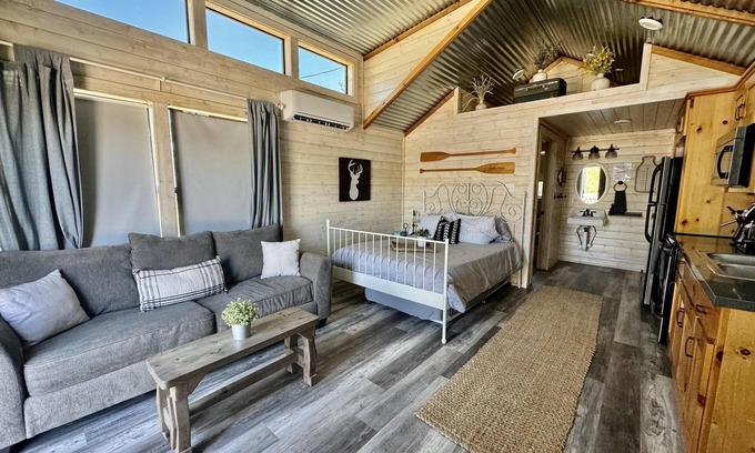 Dripping Springs Villa | Emma Villa @ D6 Retreat: Hike/Swim/Relax