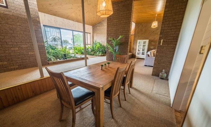 Forbes House | Emohruo Downs Luxury Retreat on 80 Acres