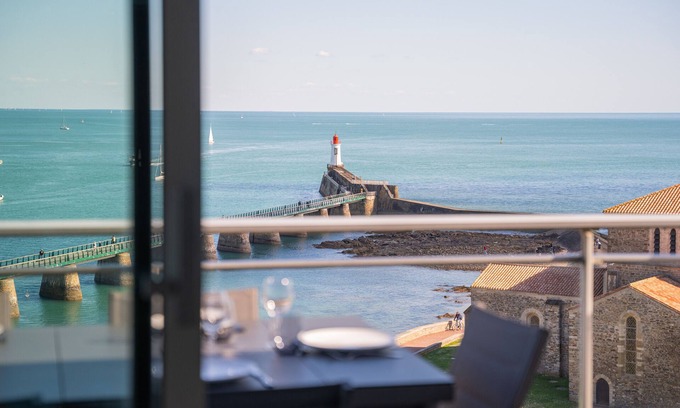 Les Sables d'Olonne Apartment | Emplacement Rare avec Vue Mer + Garage fermé