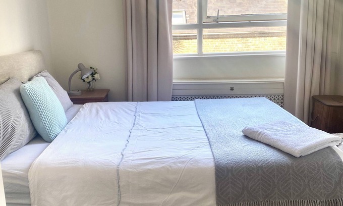 Chelsea Riverside Apartment | En-suite in Chelsea