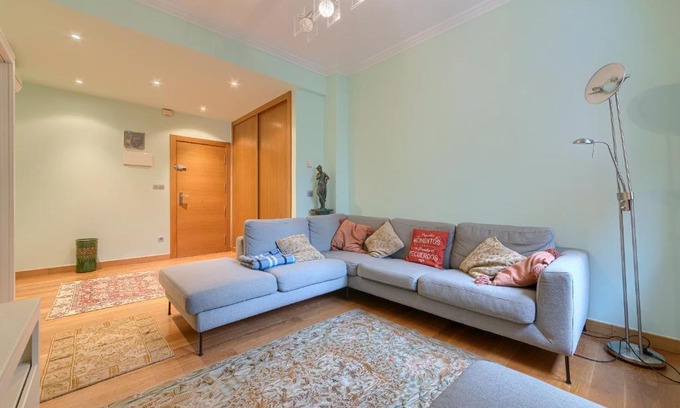 Castanos Apartment | Encanto y Confort en Calle Epalza - Tu Familia en el Corazón de Bilbao