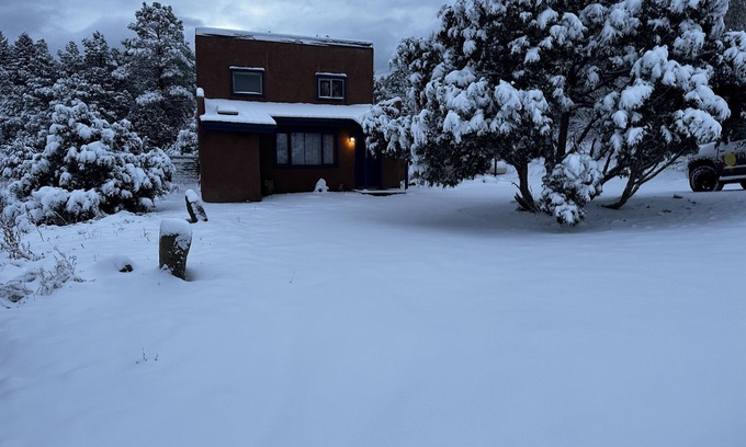Questa House | enchanted 2 bed 2 bath 20 minutes from ski area