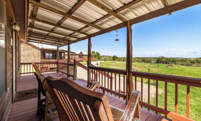 Fredericksburg Cabin | Enchanted Rockview Cabin 1 | King bed