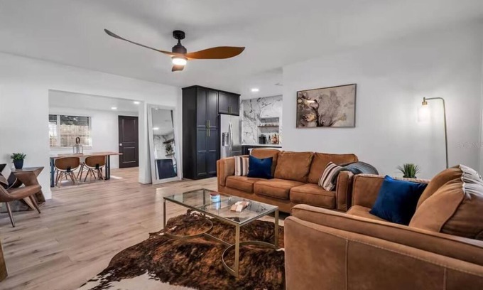 Clearwater House | Enchanting 3-bedroom house with AC in Clearwater