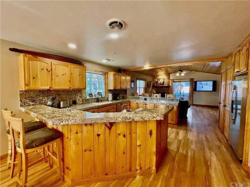Big Bear Lake House | Enchanting Cabin with Hot Tub & Quiet Neighborhood