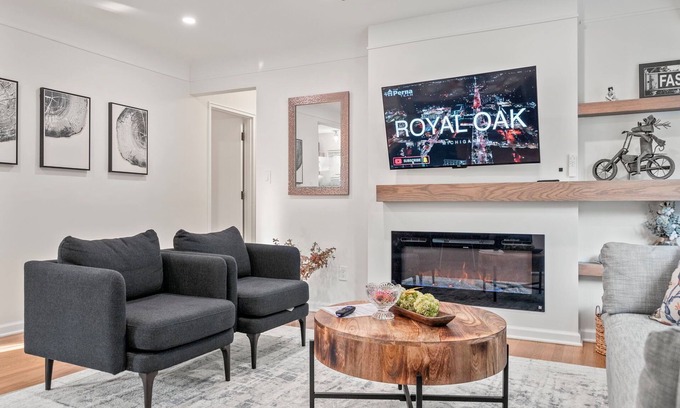 Royal Oak House | Enchanting Getaway - King Bed/Kids Nook/Gazebo