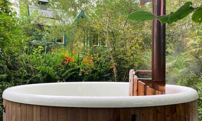 Bude Cabin | Enchanting Hand Painted Tabernacle with Hot Tub