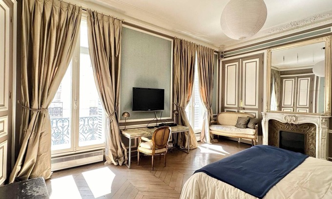 2nd Arrondissement Apartment | Enchanting Luxury apartment by Palais Royal