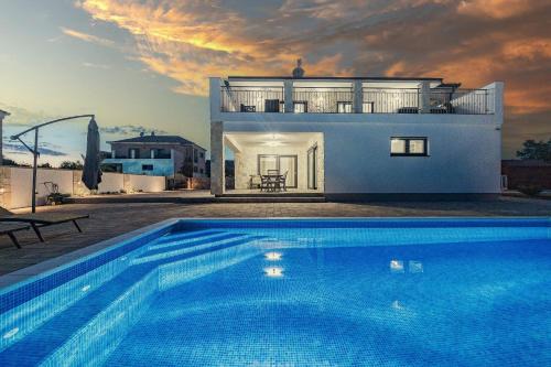 Krnica Villa | Enchanting Vacation Villas with Pool and Jacuzzi