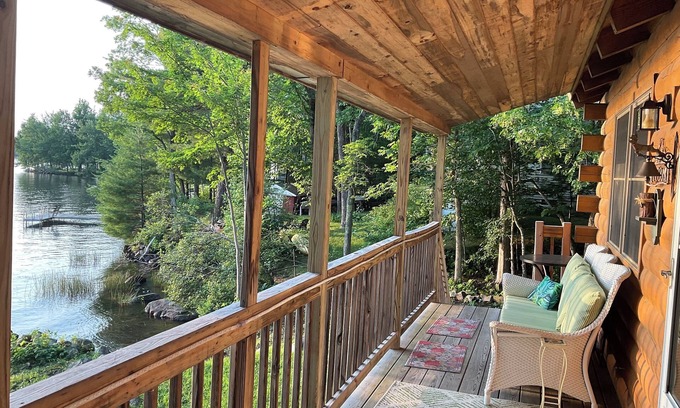 Weeks Mills House | Enchanting WATERFRONT Log Cabin on Togus Pond - 3 nights min required