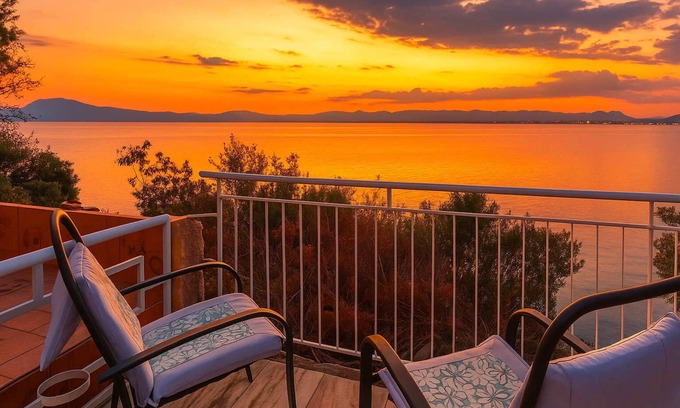 Mikri Mantineia House | Endless Blue Seafront Retreat - Mikra Mantineia