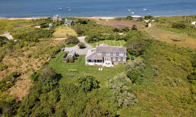 Pocomo House | Endless harbor views with water access - 2 min walk to beach!