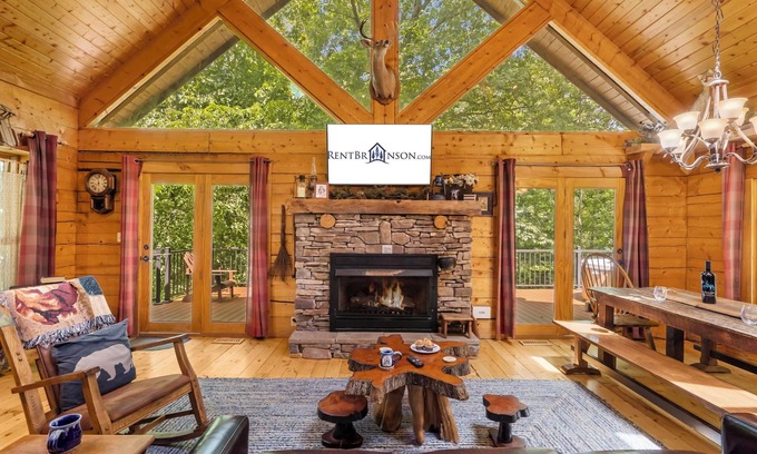 Blue Eye Cabin | Engleman Spruce Cabin - Game Room, Private, Community Pool, Car Charger