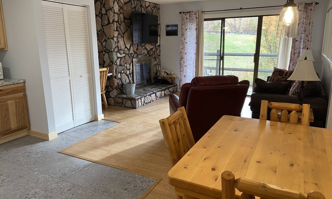 Sevierville Condo | English Mtn Retreat Close To The Smoky Mountains!