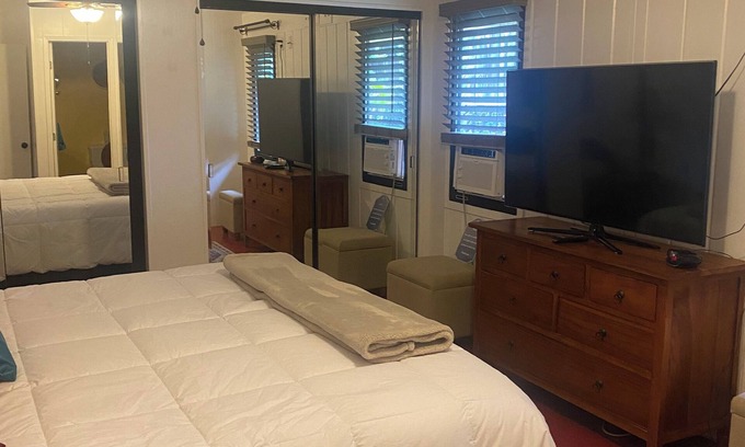 Historic Kailua Village Apartment | Enjoy a country feel in this cute and cozy little Ohana with mini kitchen