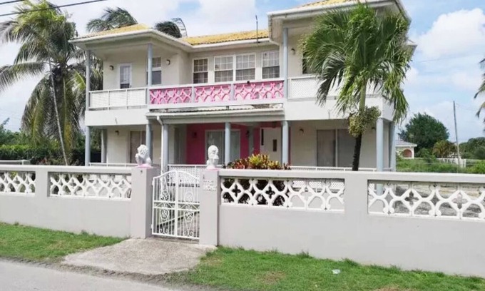 Atlantic Shores House | Enjoy a cozy getaway with 4BR 3BA house with AC 5mins from Miami Beach.