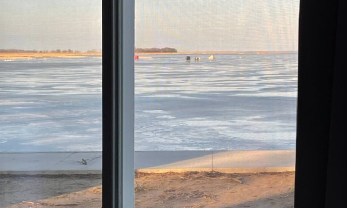 Linwood House | Enjoy a panoramic view from a private home on the water