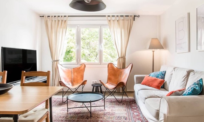 L'Hospitalet de Llobregat Apartment | Enjoy a peaceful escape from the hustle and bustle of the city center in this thoughtfully designed apartment.