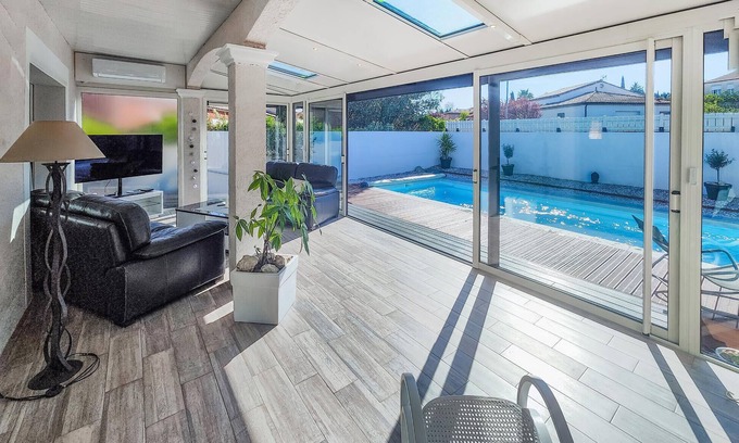 Nissan-lez-Enserune House | Enjoy a wonderful vacation in this comfortable vacation home with pool.