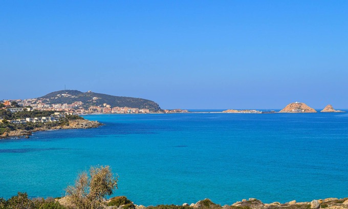 Feliceto House | Enjoy a wonderful view of the countryside from the inviting vacation home with pool.