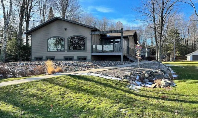 Laona House | Enjoy All that Northern Wi has to Offer. Lake home for rent