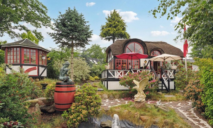 Svejbæk House | Enjoy an unforgettable vacation in this charming cottage overlooking the Silkeborg Lakes.