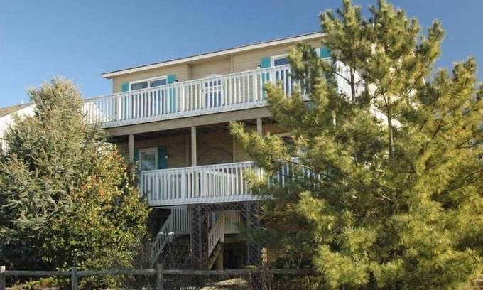 South Beach Haven House | ENJOY BAY VIEWS FROM 2 DECK LEVELS!
