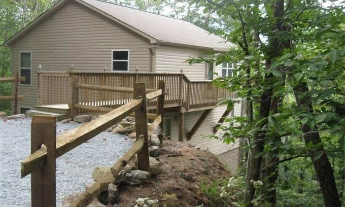 Beech Mountain House | Enjoy "Beauty and the Beech" at Beautiful Beech Mountain, ~NC~