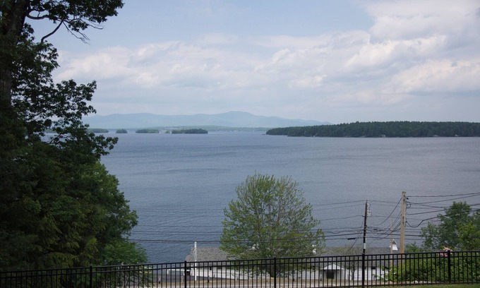 Gilford House | Enjoy Breath-taking Lake and Mountains views at the Belknap Point inn House