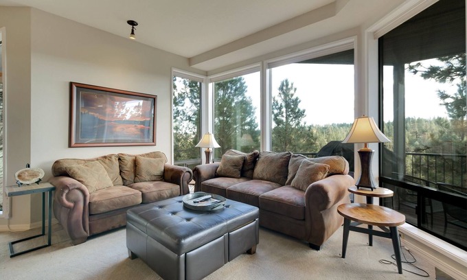 Century West Condo | Enjoy Deschutes River Views from Beautiful 1-Bedroom Mt. Bachelor Village Condo!