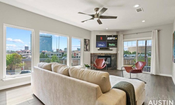 Swede Hill House | Enjoy DT Newly Renovated & Patio and Free Swim Club by Austin Vacay
