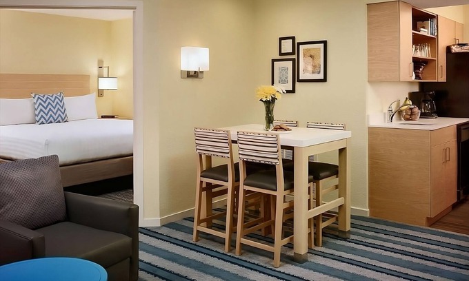 Monmouth Junction Hotel | Enjoy Free Breakfast and Outdoor Pool! Discover a Charming Stay in Princeton!