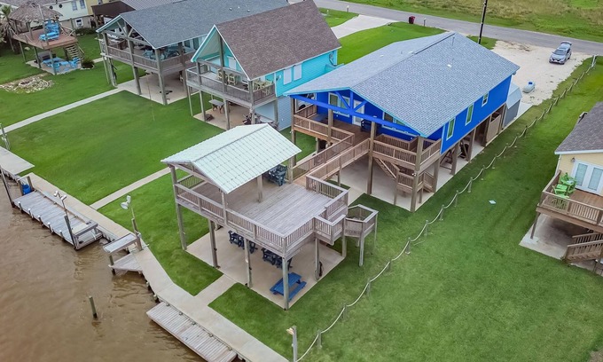 Cedar Lane House | Enjoy Gulf Views on the ICW with Great fishing!