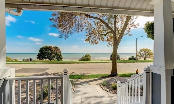 Racine House | Enjoy Lakefront living with family!