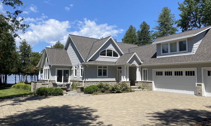 Sturgeon Bay House | Enjoy Nightly Sunsets at this Gorgeous Door County Waterfront Home